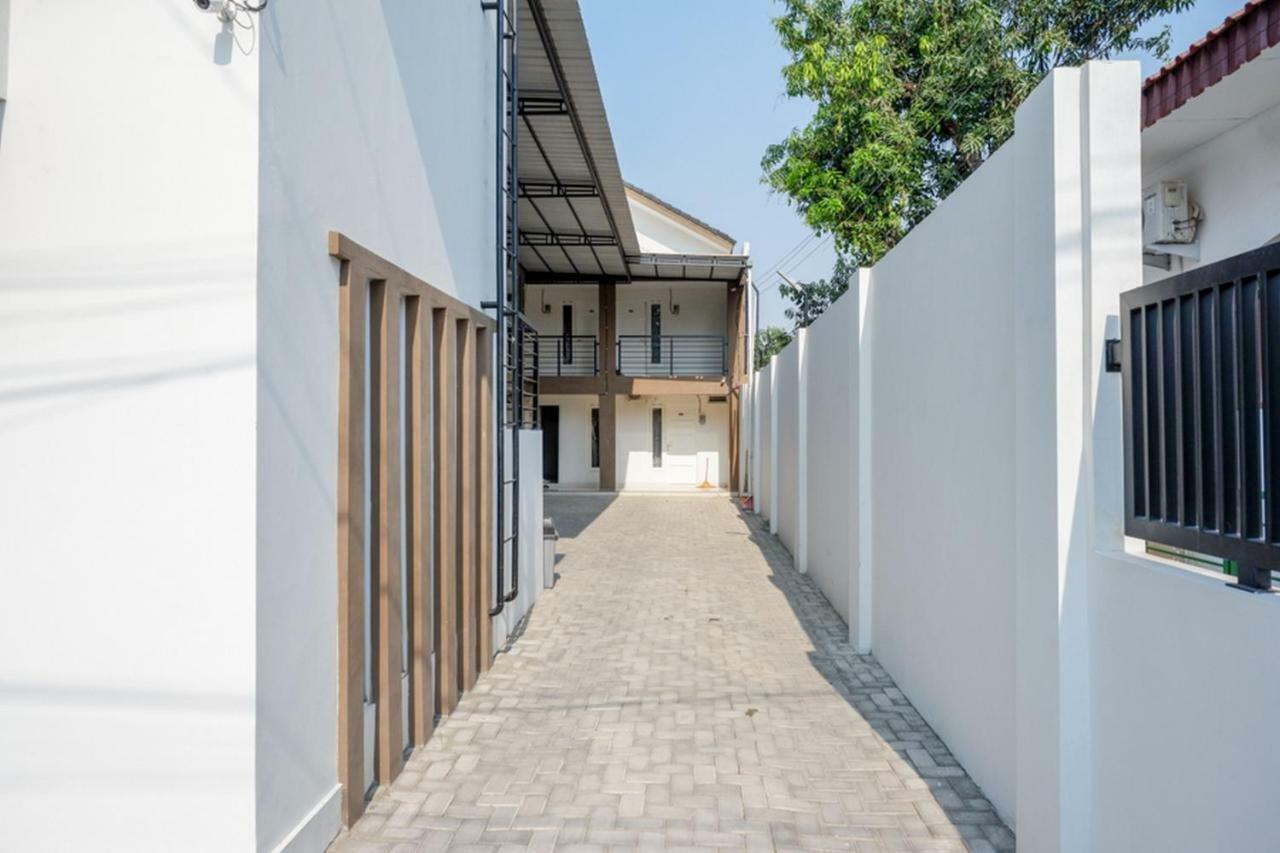 Reddoorz Plus Syariah Near Stasiun Tegal 2 Exterior photo