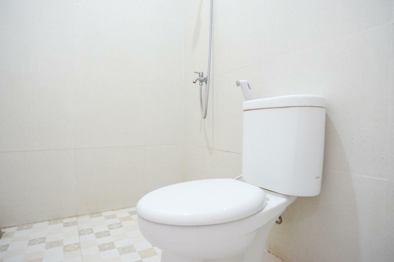 Reddoorz Plus Syariah Near Stasiun Tegal 2 Exterior photo