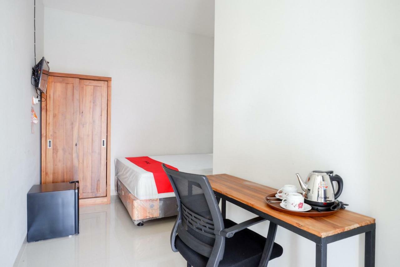 Reddoorz Plus Syariah Near Stasiun Tegal 2 Exterior photo