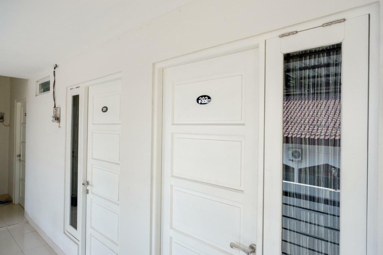 Reddoorz Plus Syariah Near Stasiun Tegal 2 Exterior photo